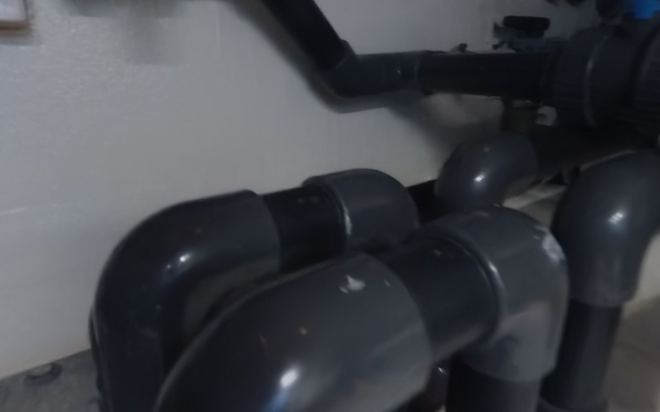 Tank dairesinde deniz suyu devresi, kinistinler ve süzgeçler